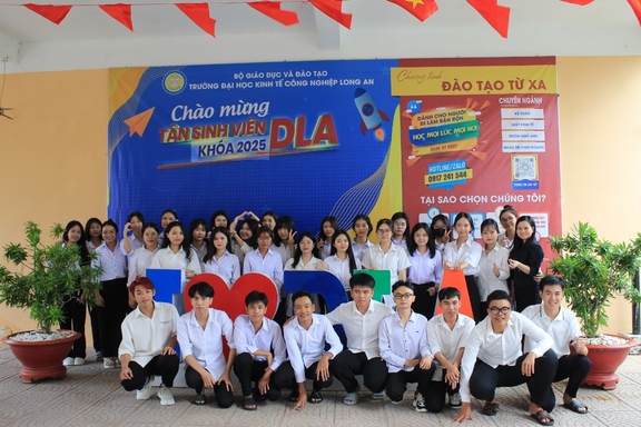 Sinh viên ngành Tài chính ngân hàng tại DLA